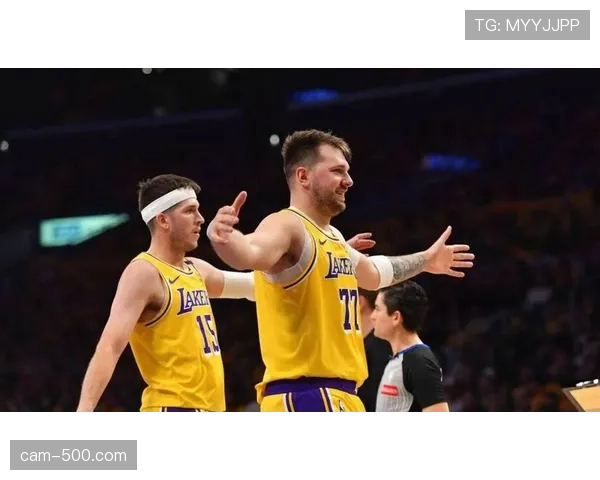 NBA常规赛：湖人125-122险胜快船，里夫斯29分6篮板2助攻2抢断